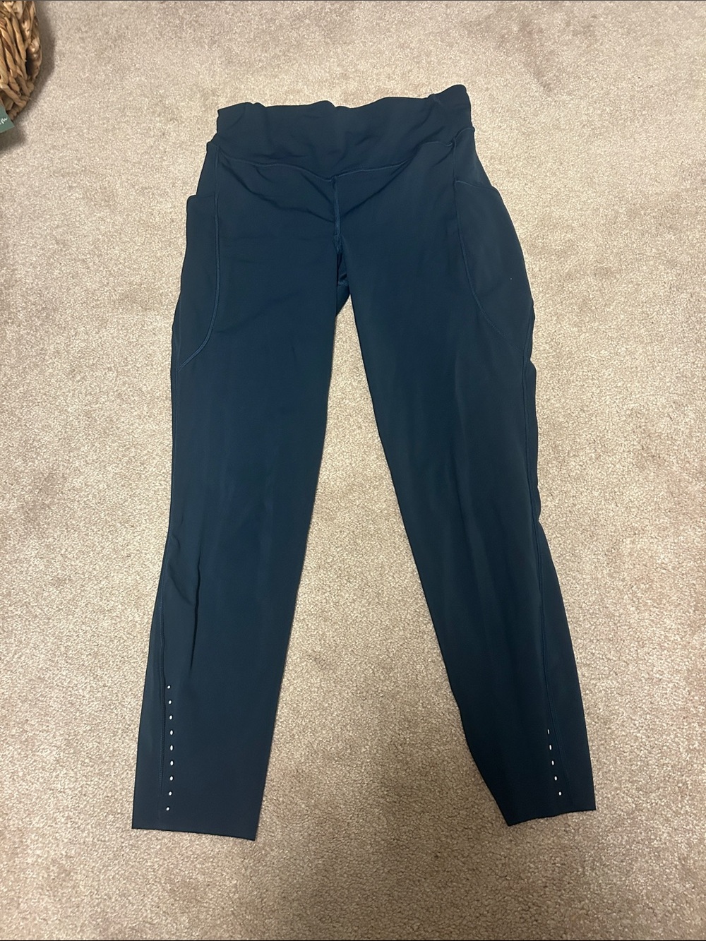 Lululemon Navy Women’s Performance Leggings/ Crop with Side Pockets